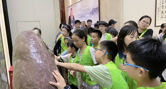 A Good Youth in the New Era: An Inheritance Tour in the Ante · Ni Dongfang Art Museum